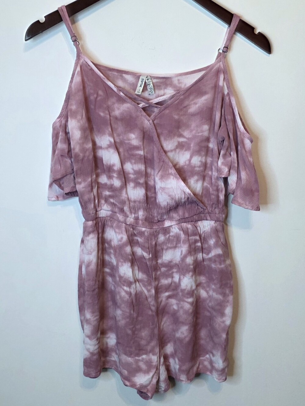 MUDD Pink White Tie Dye Cold Shoulder Romper Shorts Flutter Sleeve Size Small